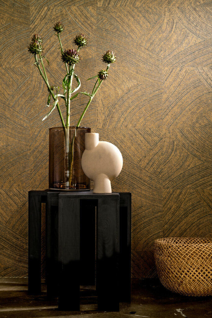 Arte Cameo Arado behang in kleur Warm Gold (66000) - Interieur impressie