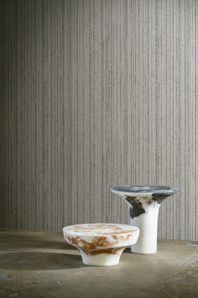 Arte Cameo Linea behang in kleur Rocky Grey (66071) - Interieur impressie