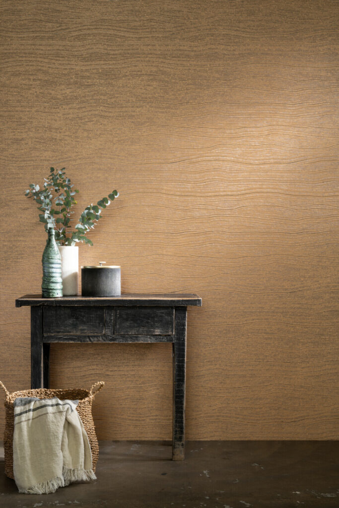 Arte Cameo Timber behang in kleur Copper (54040A) - Interieur impressie