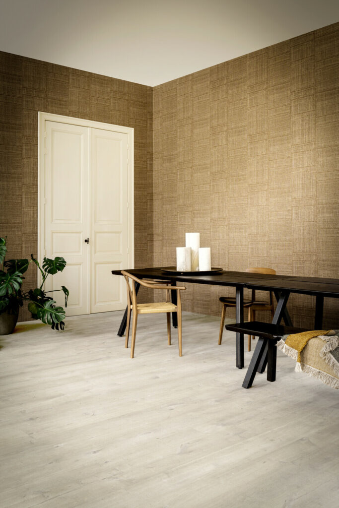 Arte Cameo Twine behang in kleur Straw (66060) - Interieur impressie