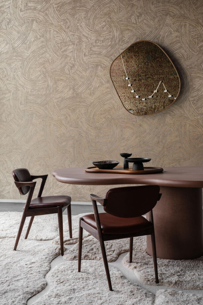 Arte Embleme Impasto behang in kleur Shiny Taupe (60102A) - Interieur impressie