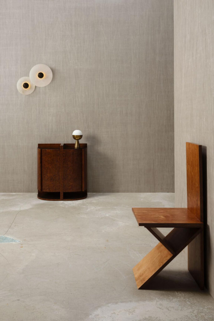 Arte Embleme Pyxis behang in kleur Mink (38008A) - Interieur impressie