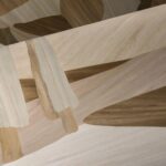 Arte Embleme Under the sycamore tree behang (30820) - Sfeerbeeld