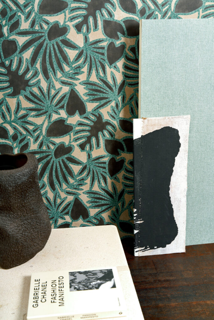 Arte Essentials costura Botanis behang in kleur Nutmeg Teal (57581) - Interieur impressie