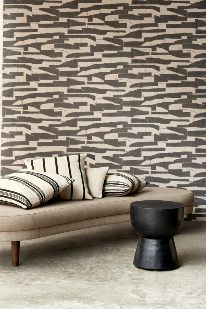 Arte Essentials costura Gabarit behang in kleur Charcoal Linen (57560) - Interieur impressie