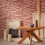 Arte Essentials costura Gabarit behang in kleur Pimento Blush (57563) - Interieur impressie
