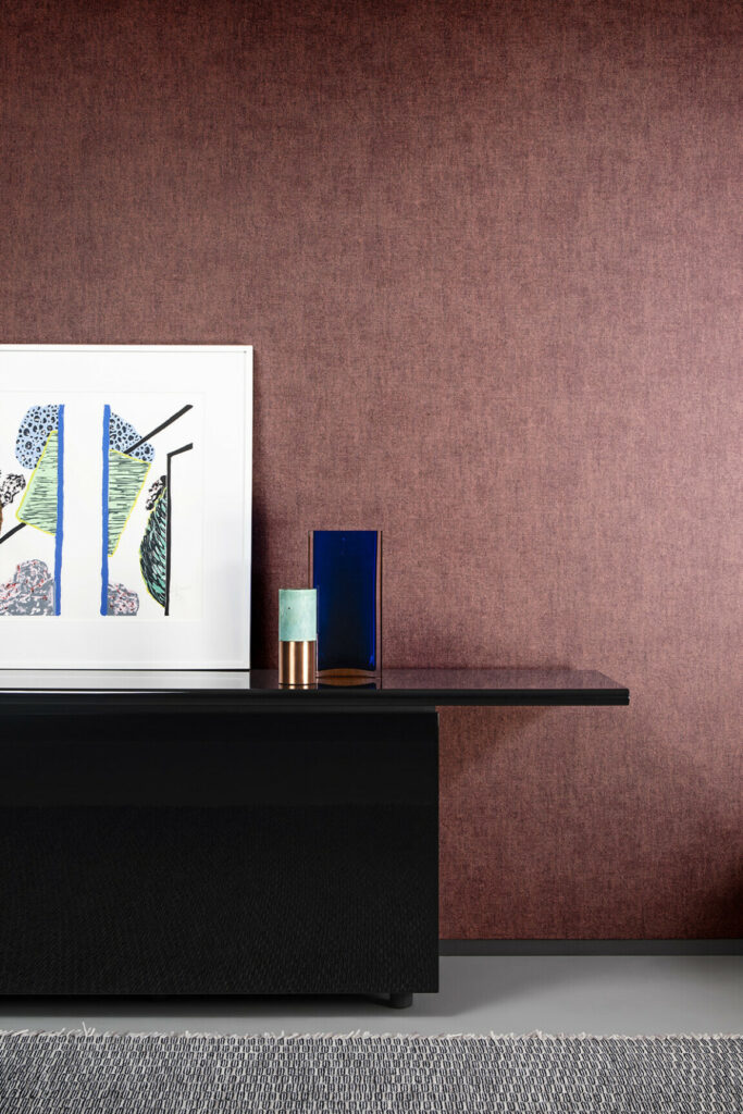 Arte Essentials les nuances Granville behang in kleur Amaranth (91606) - Interieur impressie