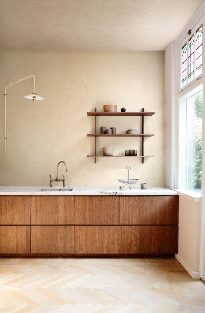 Arte Essentials kaolin Calcaire stucco behang in kleur Oat (30305) - Interieur impressie