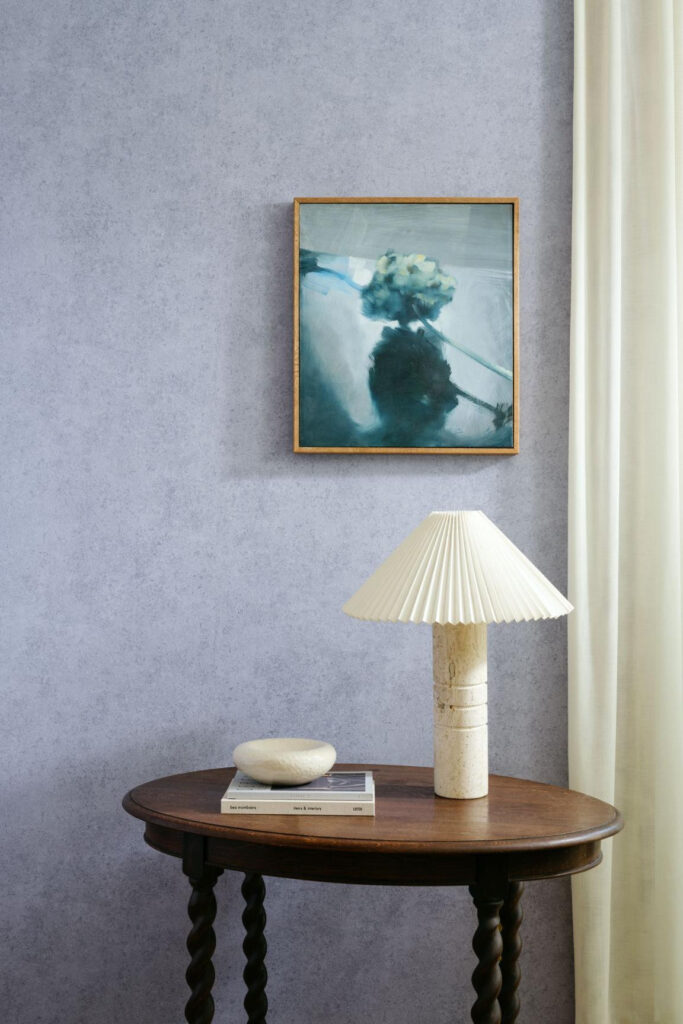 Arte Essentials kaolin Calcaire stucco behang in kleur Lilac (30317) - Interieur impressie