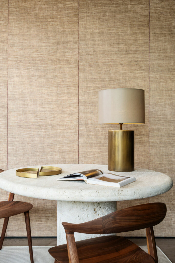 Arte Essentials les naturels Le raphia tisse behang in kleur Wine (26748) - Interieur impressie