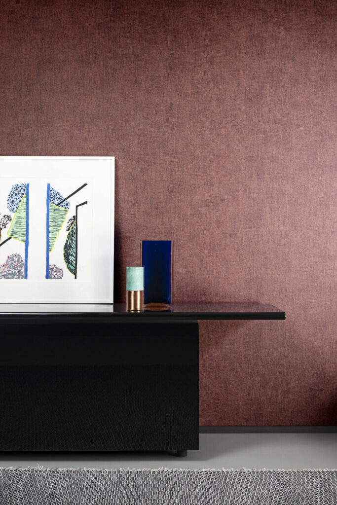 Arte Essentials palette Granville behang in kleur Amaranth (91606C) - Interieur impressie