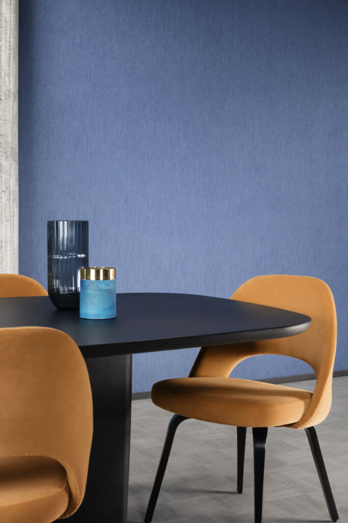 Arte Essentials palette Temper behang in kleur Navy Blue (34514C) - Interieur impressie