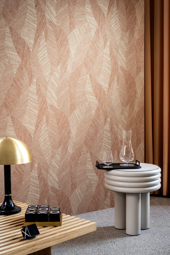 Arte Essentials tangram Bounty behang in kleur Terracotta (24021) - Interieur impressie