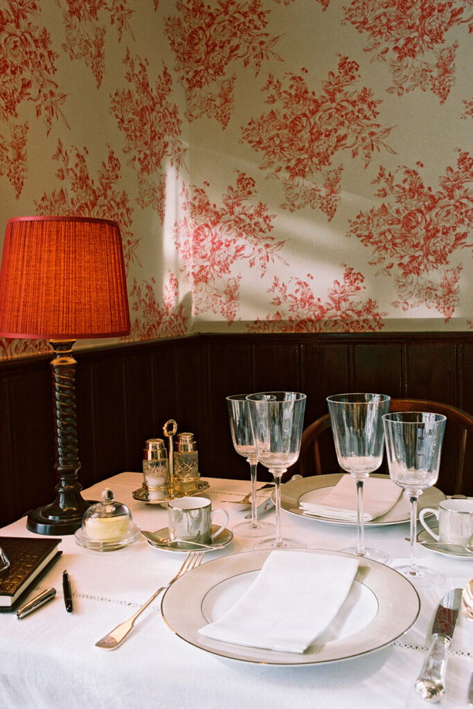 Flamant the wallpaper collection Flower behang in kleur Orient Express (40083) - Interieur impressie