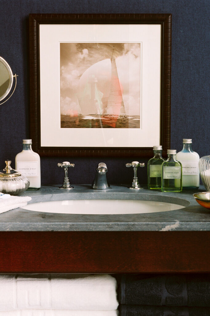 Flamant the wallpaper collection Lin behang in kleur Bleu de Toi (40016) - Interieur impressie