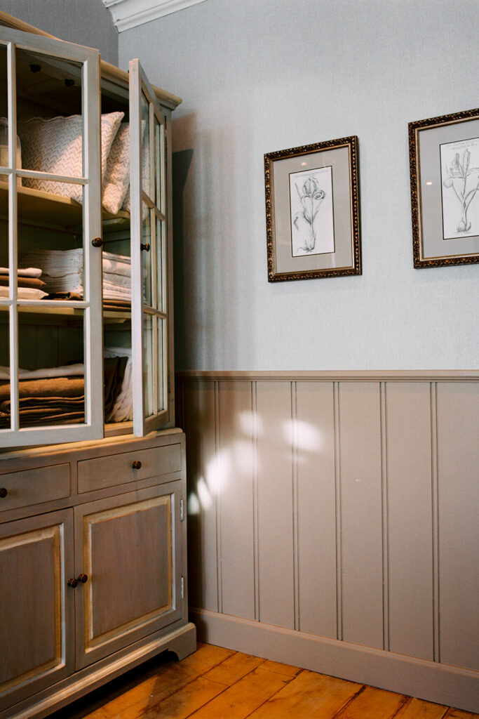 Flamant the wallpaper collection Lin behang in kleur Perle (40017) - Interieur impressie