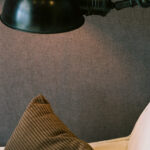 Flamant the wallpaper collection Lin behang in kleur Black Tie (40024) - Interieur impressie