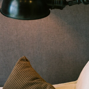 Flamant the wallpaper collection Lin behang in kleur Black Tie (40024) - Interieur impressie