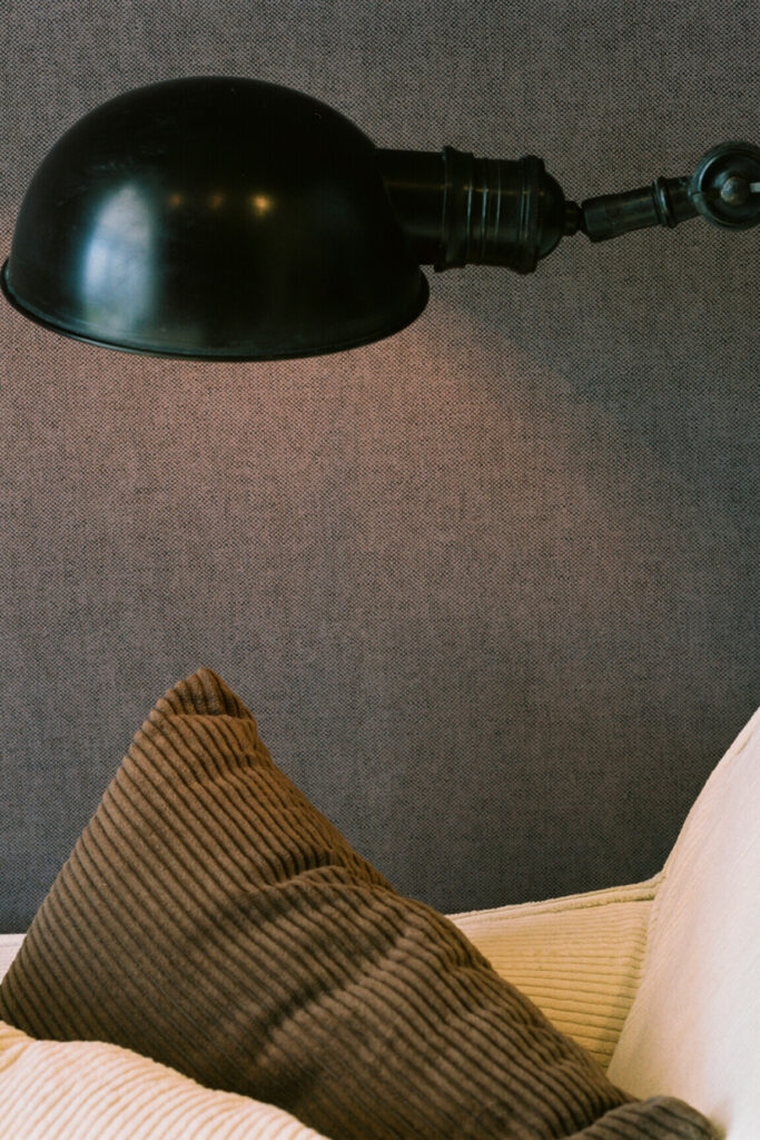 Flamant the wallpaper collection Lin behang in kleur Black Tie (40024) - Interieur impressie