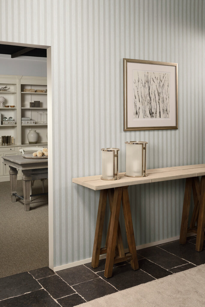 Flamant les rayures stripes Petite stripe behang in kleur Fantôme (78110) - Interieur impressie