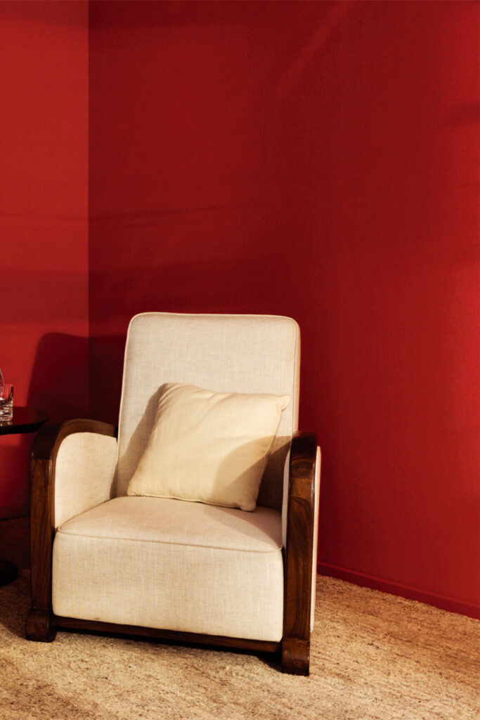 Flamant suite i les unis Lin behang in kleur Lipstick (40097) - Interieur impressie