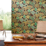 Arte Gitane Fiori antichi behang in kleur Emerald (49561) - Interieur impressie