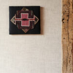 Arte Gitane Nongo behang in kleur Warm White (49510) - Interieur impressie