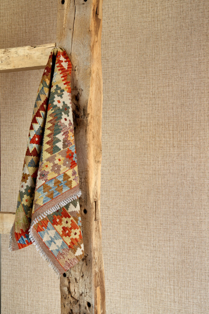 Arte Gitane Nongo behang in kleur Sand (49511) - Interieur impressie