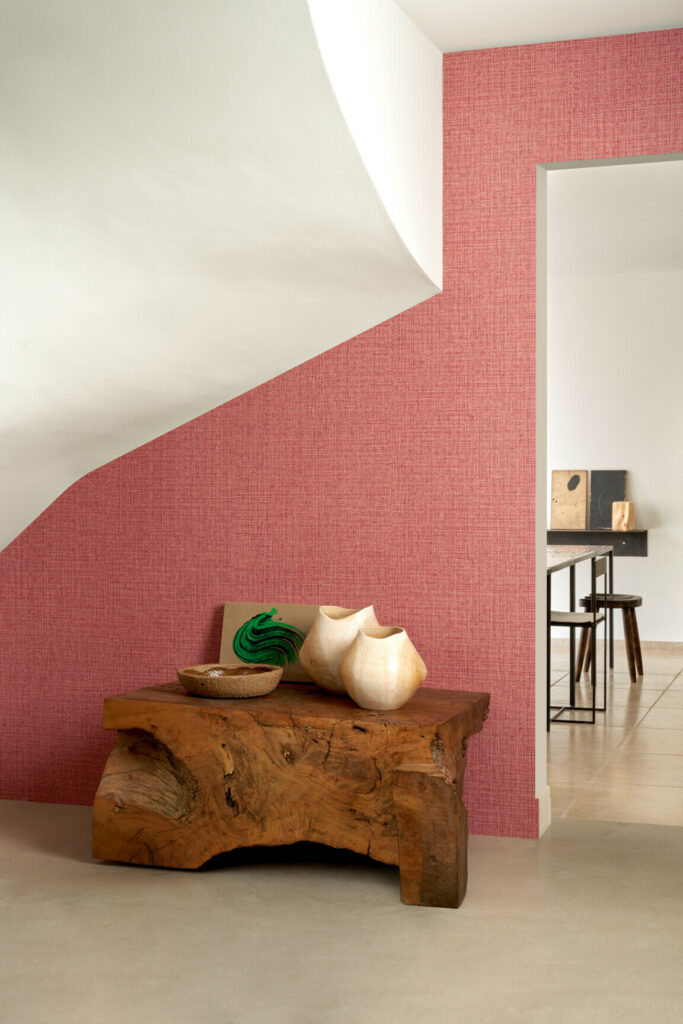 Arte Gitane Nongo behang in kleur Warm Fuchsia (49522) - Interieur impressie