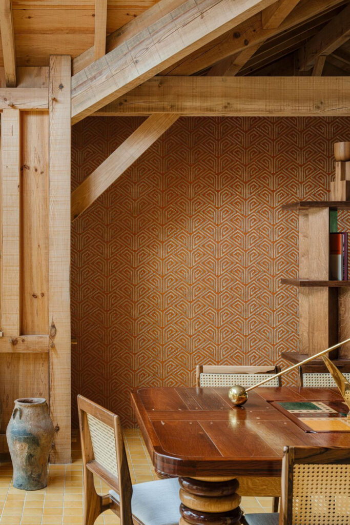 Arte Icarus Alata behang in kleur Orange (15711) - Interieur impressie