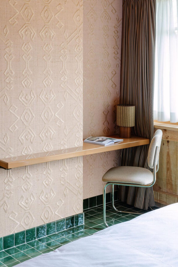 Arte Icarus Indomito behang in kleur Powder (15700) - Interieur impressie