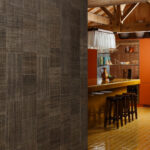 Arte Icarus Telaio behang in kleur Dark Sepia (15729) - Interieur impressie