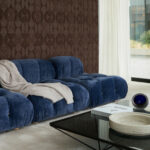 Arte Icons Curve behang in kleur Dark Taupe (85553) - Interieur impressie