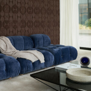 Arte Icons Curve behang in kleur Dark Taupe (85553) - Interieur impressie