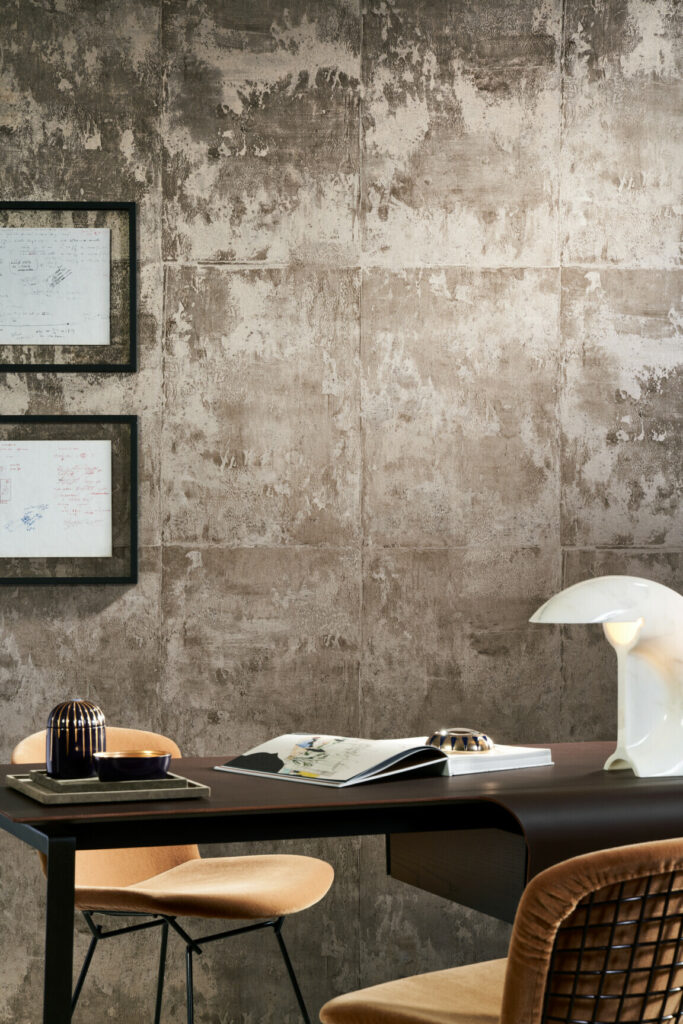 Arte Icons Platinum behang in kleur Taupe (85505) - Interieur impressie