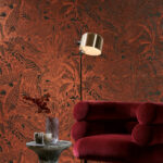Arte Icons Symbiosis behang in kleur Maroon (85563) - Interieur impressie