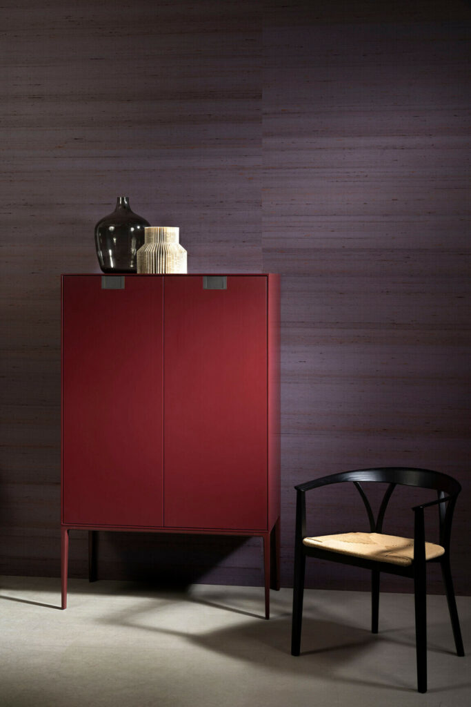 Arte Kami Dupion behang in kleur Cabernet (87214) - Interieur impressie