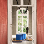 Arte Kanso Iki behang in kleur Chilli (72511) - Interieur impressie