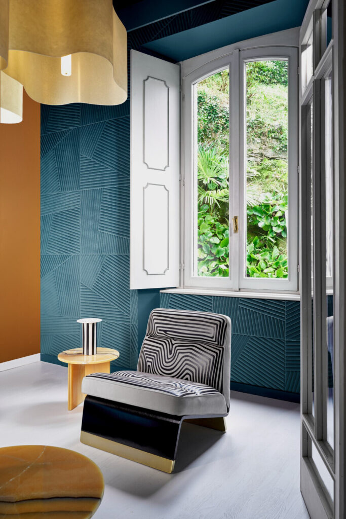 Arte Kanso Shibumi behang in kleur Azure (72530) - Interieur impressie