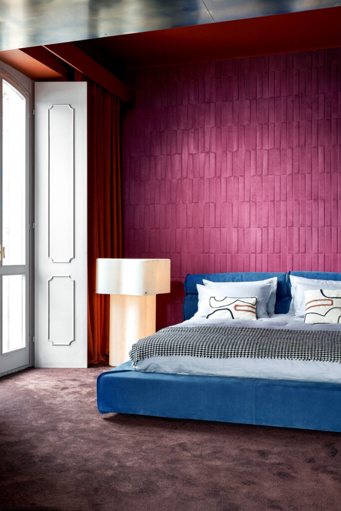 Arte Kanso Yugen behang in kleur Damson (72500) - Interieur impressie