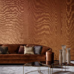 Arte Kharga Moire behang in kleur Sunset Orange (15012A) - Interieur impressie