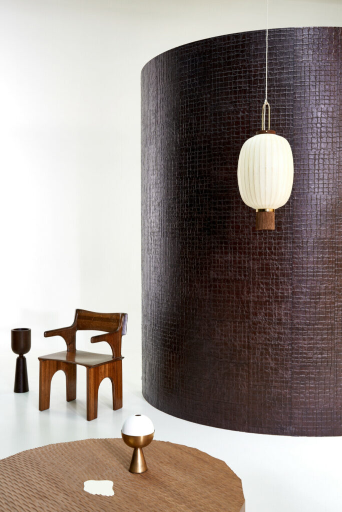 Arte Kharga Tenere behang in kleur Mahogany Brown (74024) - Interieur impressie