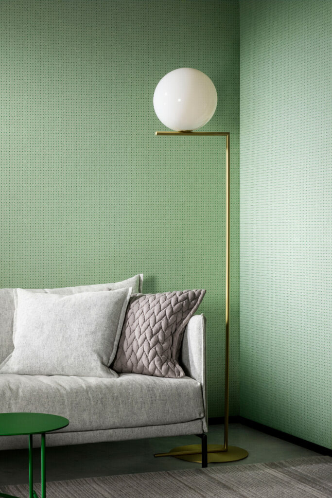 Arte Le corbusier dots Dots behang in kleur Mild Grey Green (31017) - Interieur impressie