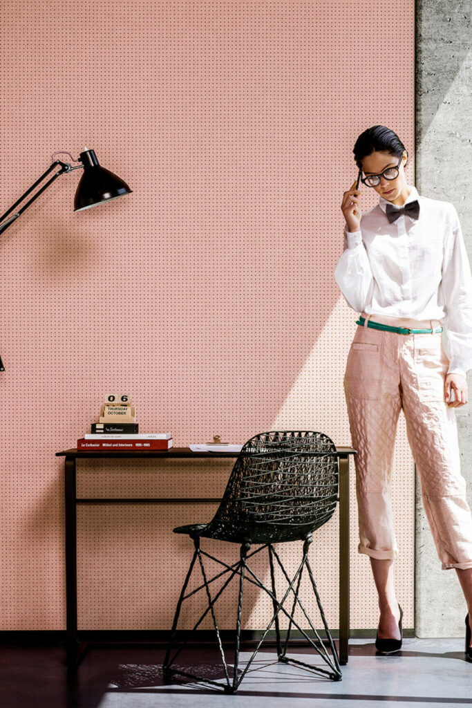 Arte Le corbusier dots Dots behang in kleur Bright Pink (31026) - Interieur impressie