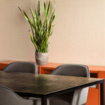 Arte Le corbusier dots Dots behang in kleur Pale Sienna (31029) - Interieur impressie