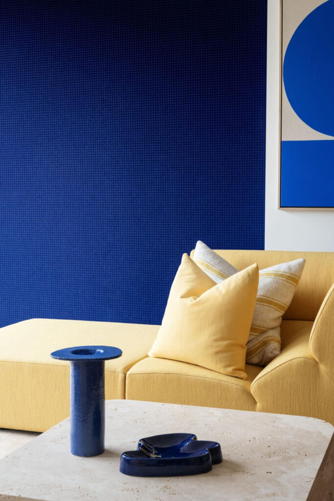 Arte Le corbusier dots Dots behang in kleur Profound Ultramarine (31012) - Interieur impressie
