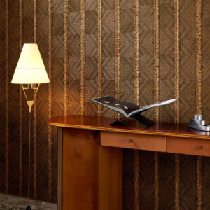 Arte Le couturier Majesto behang in kleur Caramel (58510) - Interieur impressie