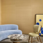 Arte Le couturier Papillon behang in kleur Butter (58543) - Interieur impressie
