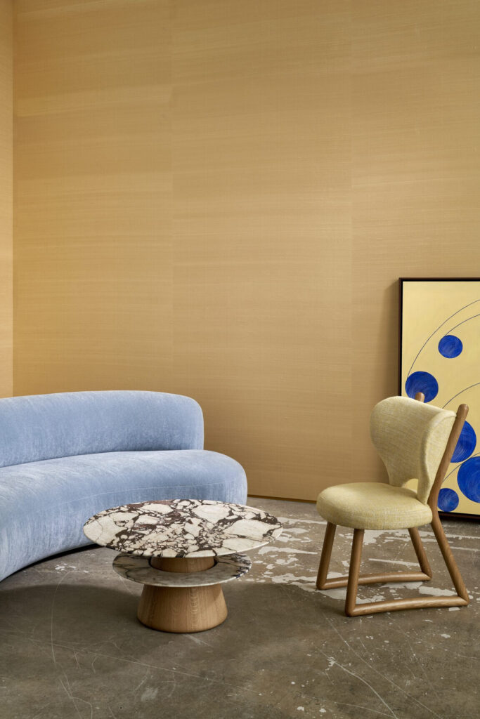 Arte Le couturier Papillon behang in kleur Butter (58543) - Interieur impressie