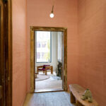 Arte Le couturier Papillon behang in kleur Earth (58545) - Interieur impressie